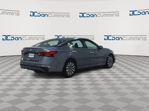 Used 2024 Nissan Altima 2.5 SV FWD image 9