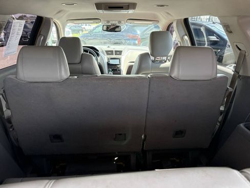 Used 2009 Chevrolet Traverse LT FWD image 11