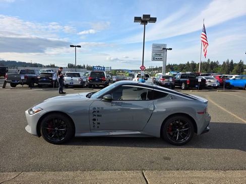 Used 2024 Nissan Z Performance w/ Floor Mat Package RWD image 4