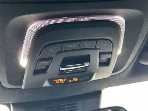 Used 2025 Toyota Corolla SE image 19