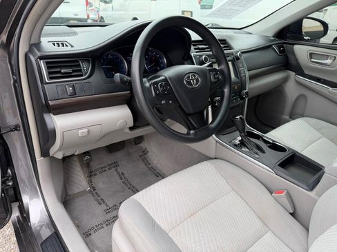 Used 2016 Toyota Camry image 16