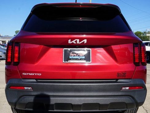 Used 2023 Kia Sorento LX image 5