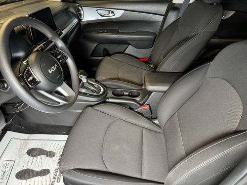 Used 2022 Kia Forte LXS w/ LXS Technology Package FWD image 19
