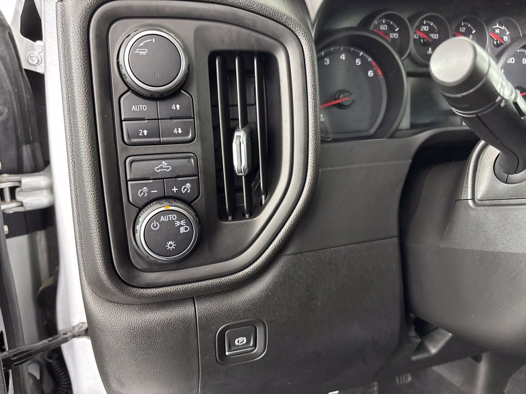 Certified 2020 Chevrolet Silverado 1500 Custom Trail Boss w/ Custom Convenience Package AWD/4WD image 31