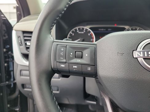 Used 2025 Nissan Rogue SV FWD image 22