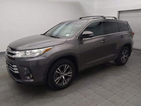 Used 2018 Toyota Highlander Plus image 2