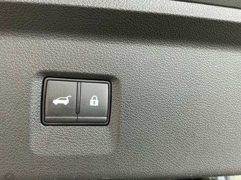 Used 2025 INFINITI QX60 Pure image 28