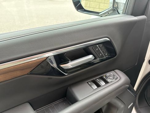 Used 2025 Chevrolet Tahoe High Country image 51