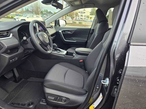 Used 2025 Toyota RAV4 XLE image 23
