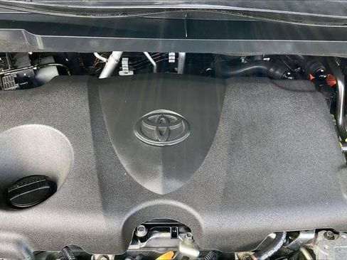 Certified 2021 Toyota Sienna LE FWD image 32