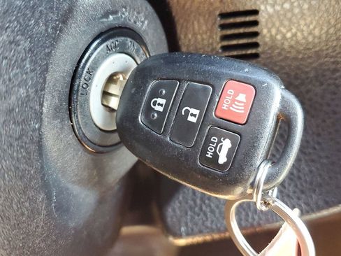 Used 2016 Toyota Corolla LE image 35