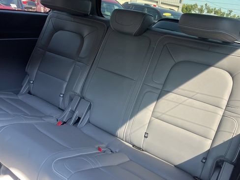 Used 2018 Lincoln Navigator Select AWD/4WD image 15