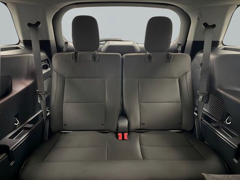 Used 2023 Ford Explorer XLT image 13