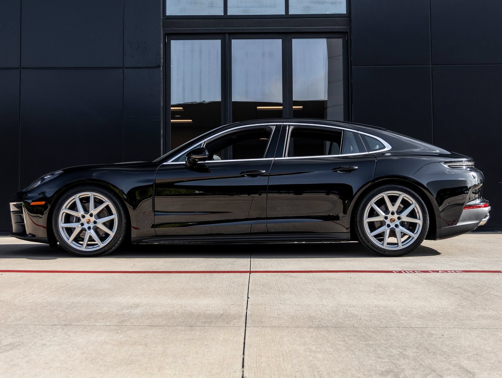 New 2026 Porsche Panamera 4 AWD/4WD image 2