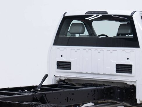 Used 2018 Ford F550 4x4 Regular Cab Super Duty image 16