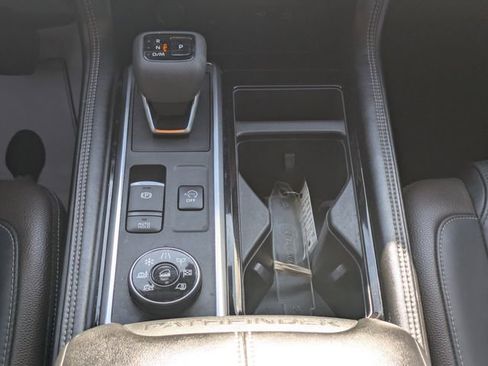 Used 2024 Nissan Pathfinder Platinum w/ Cargo Package image 16