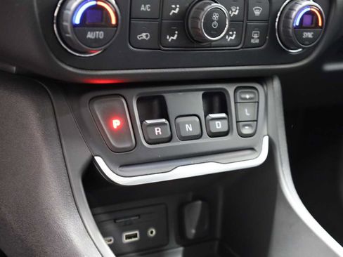Used 2021 GMC Terrain SLT w/ Infotainment Package II AWD/4WD image 26