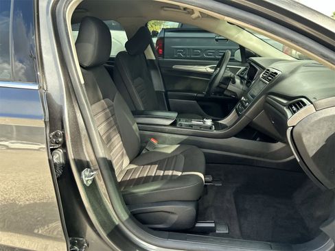 Used 2020 Ford Fusion SE image 14