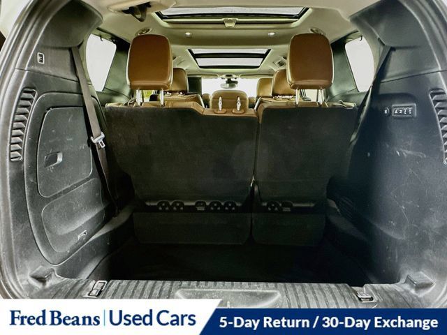 Used 2018 Chrysler Pacifica Limited w/ Tire & Wheel Group FWD image 35