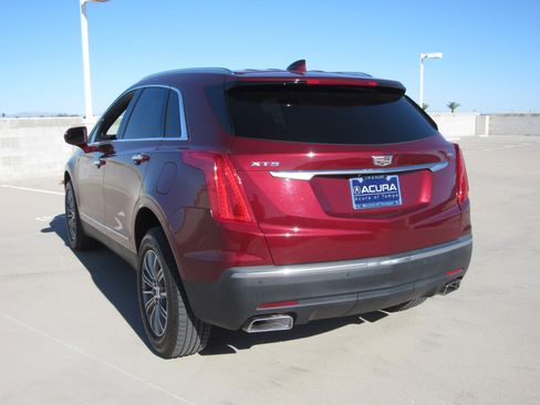 Used 2017 Cadillac XT5 Luxury w/ Driver Awareness Package image 6