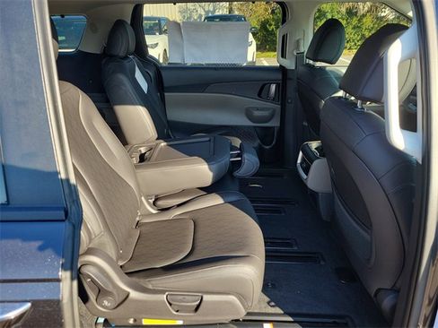 New 2026 Kia Carnival EX image 12