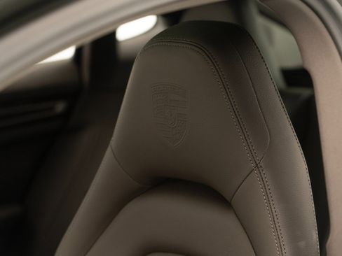 Certified 2023 Porsche Panamera 4 Platinum Edition image 18