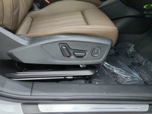 Used 2025 Audi A6 e-tron Premium Plus w/ Premium Plus AWD/4WD image 25