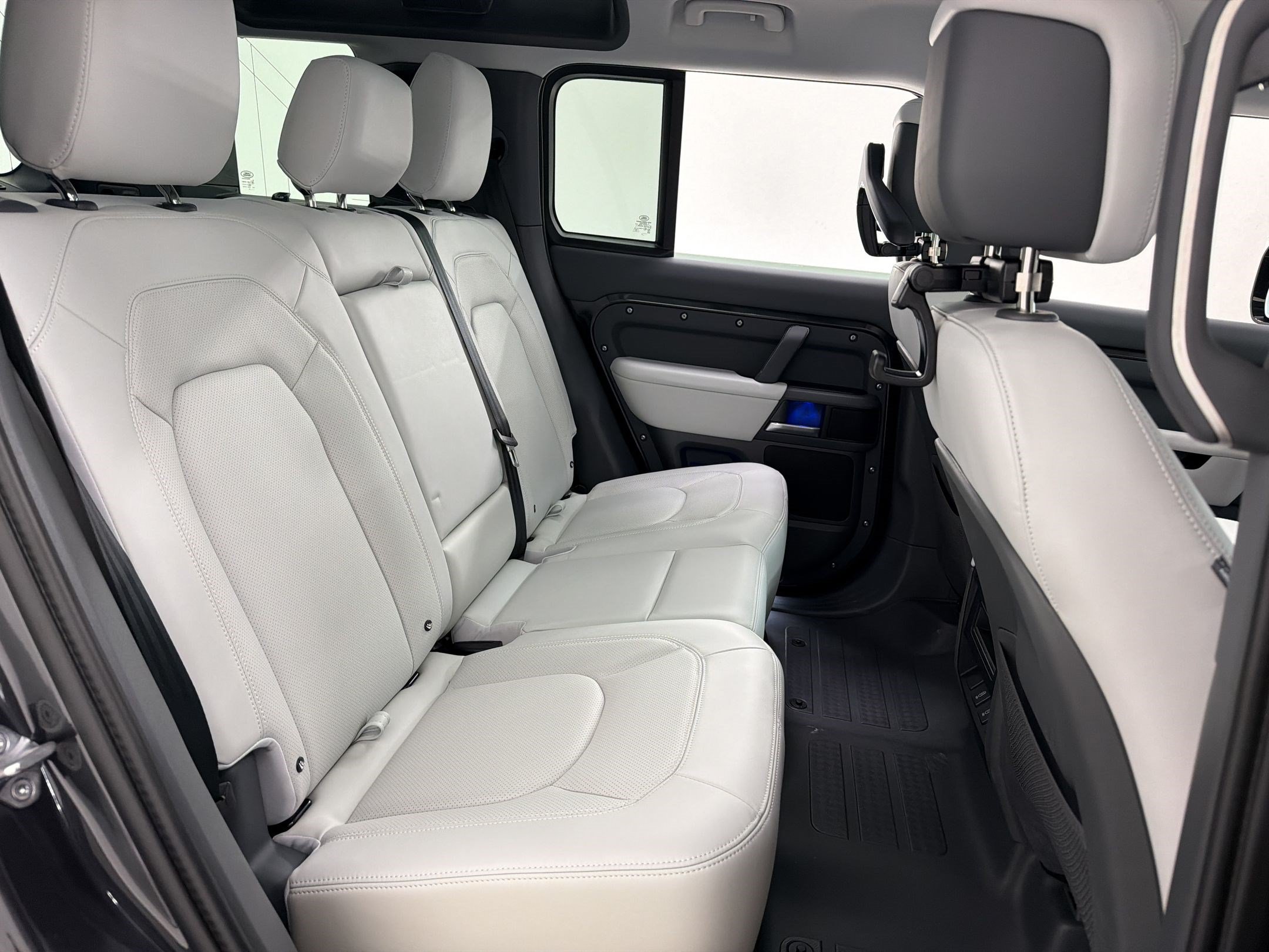New 2026 Land Rover Defender 110 X-Dynamic SE AWD/4WD image 29