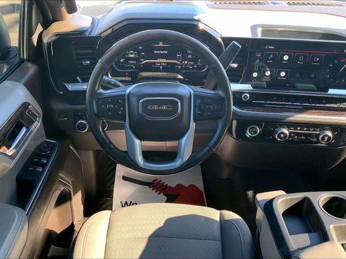 Used 2022 GMC Sierra 1500 SLE image 5