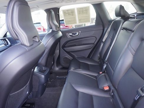 Used 2024 Volvo XC60 B5 Core image 11