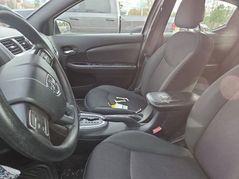 Used 2013 Dodge Avenger SE image 9