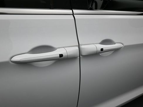 Used 2025 Chrysler Pacifica Select FWD image 36