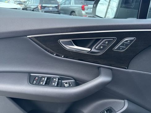 Used 2023 Audi Q7 2.0T Premium w/ Convenience Package image 11