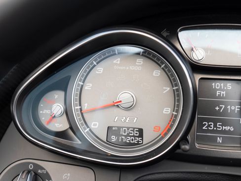 Used 2011 Audi R8 V8 image 26