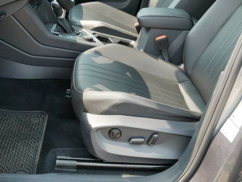 Certified 2022 Volkswagen Tiguan SE w/ Panoramic Sunroof Package AWD/4WD image 14