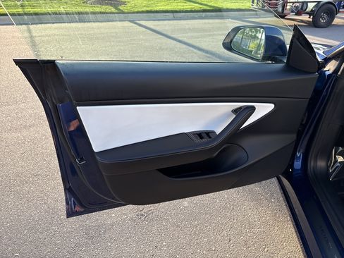 Used 2021 Tesla Model 3 Performance image 14