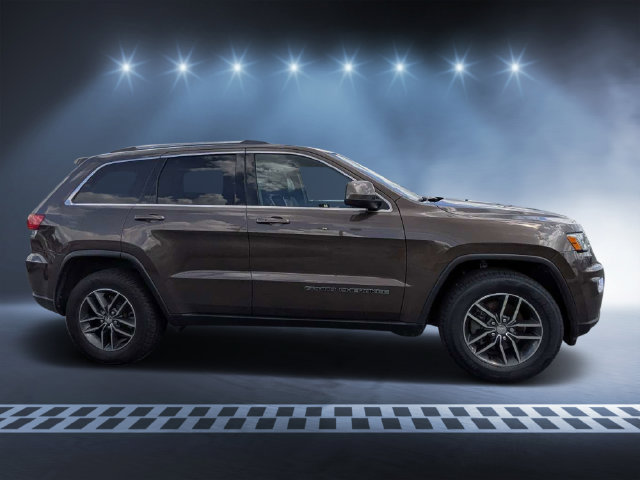 Used 2018 Jeep Grand Cherokee Laredo RWD image 2