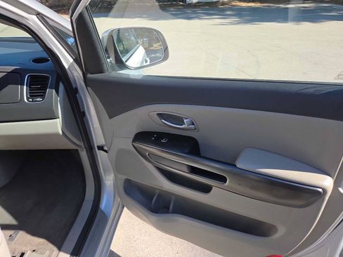 Used 2016 Kia Sedona LX w/ LX Convenience Package FWD image 26