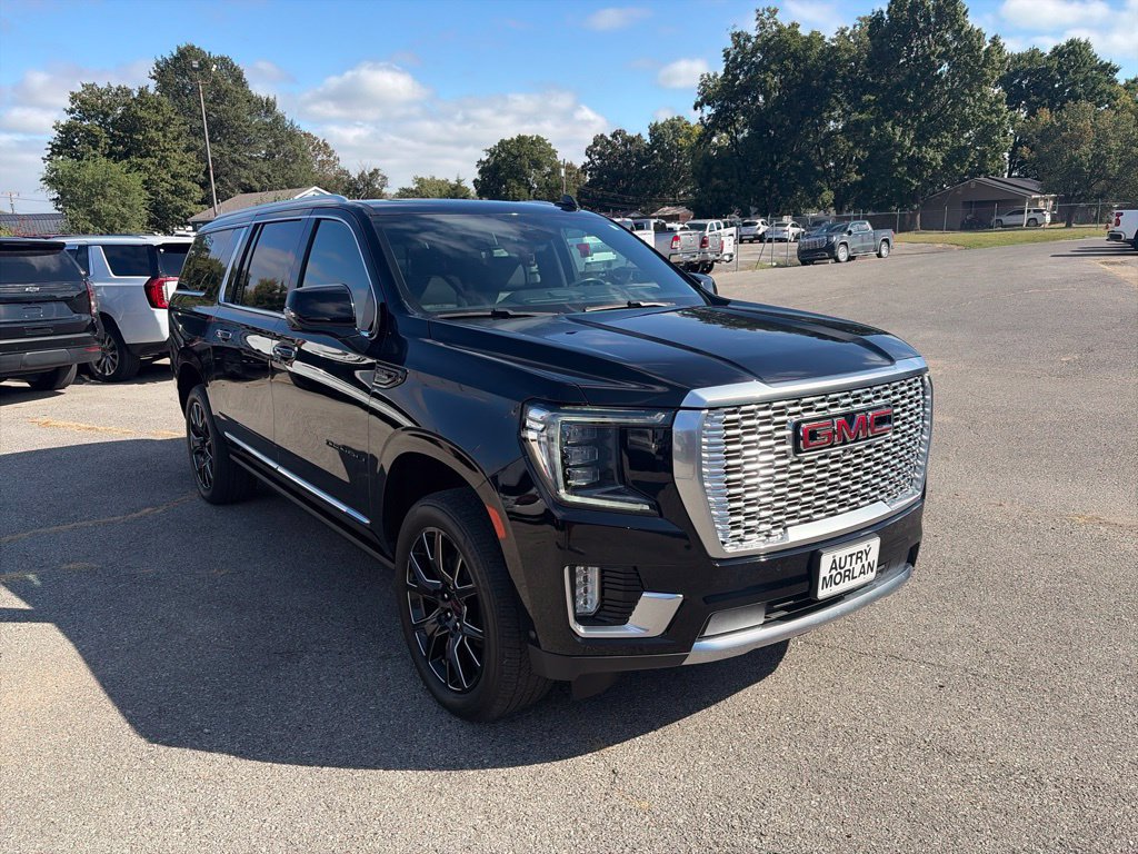 Used 2024 GMC Yukon XL Denali w/ Denali Reserve Package AWD/4WD image 8
