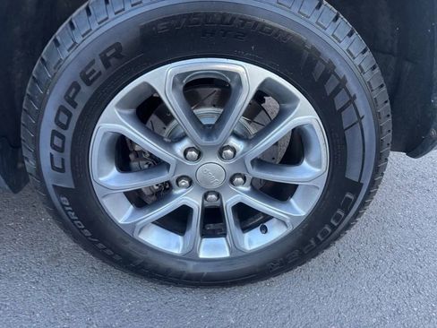 Used 2015 Jeep Grand Cherokee Limited image 24