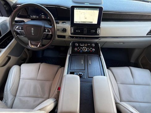 Used 2018 Lincoln Navigator L Reserve w/ Technology Package image 18