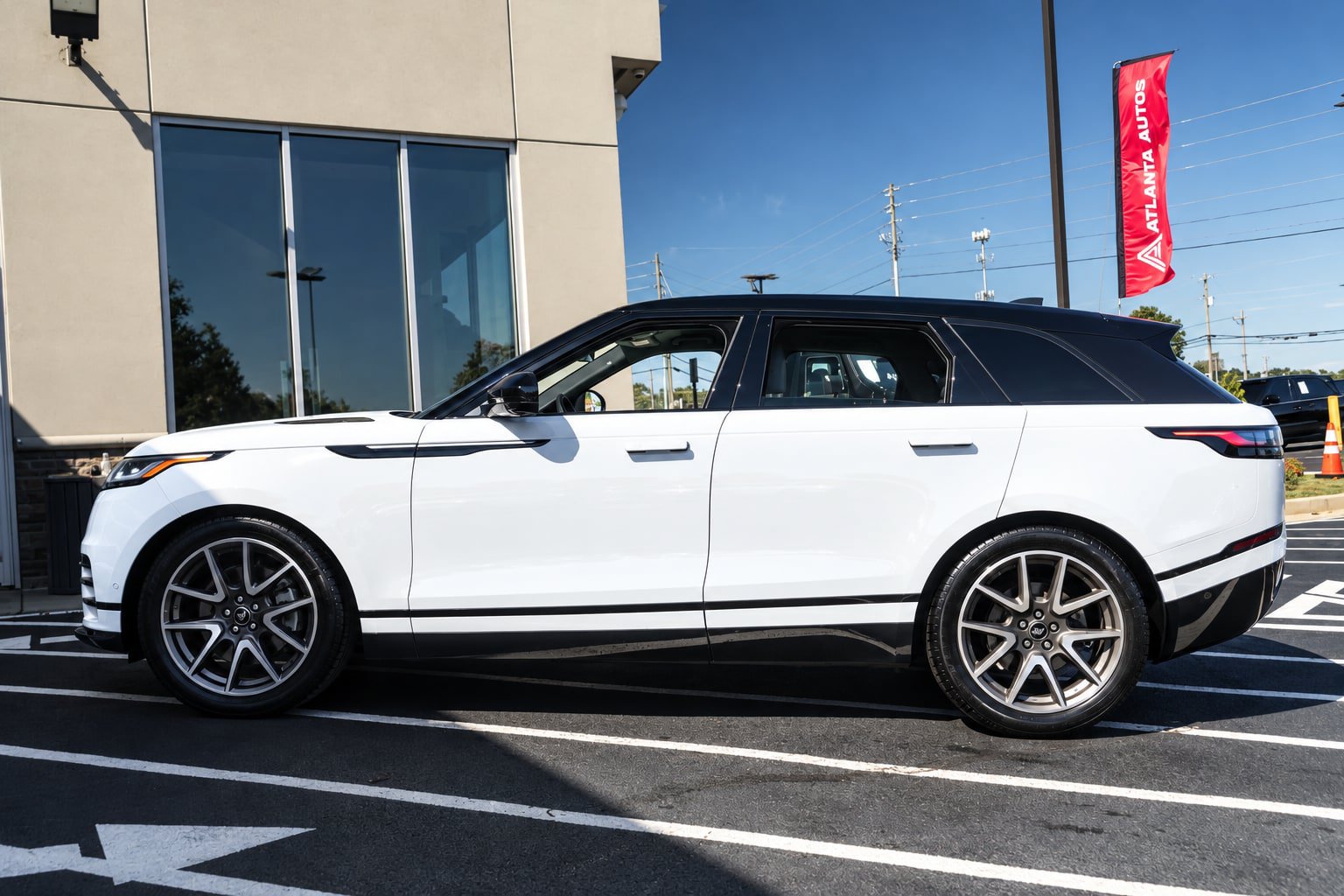 Used 2026 Land Rover Range Rover Velar Dynamic SE AWD/4WD image 10