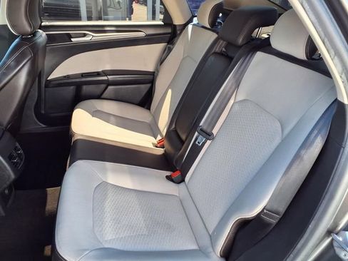 Used 2019 Ford Fusion SE w/ Equipment Group 151A image 18