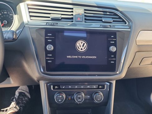 Used 2018 Volkswagen Tiguan SE image 28