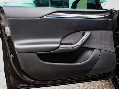 Used 2021 Tesla Model S Plaid image 8