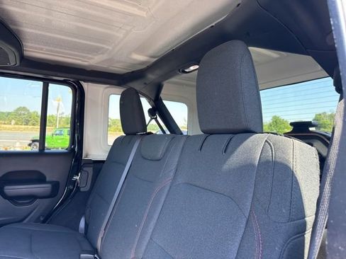 Used 2024 Jeep Wrangler Unlimited Rubicon AWD/4WD image 23