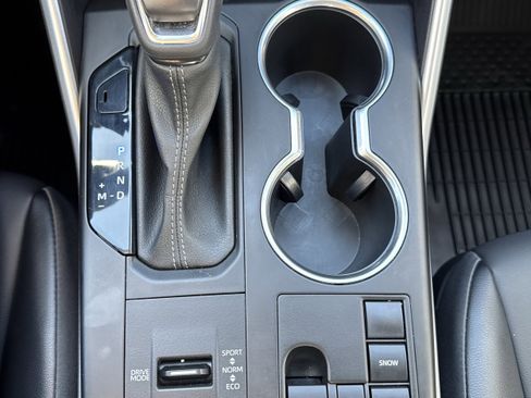 Used 2023 Toyota Highlander L image 25