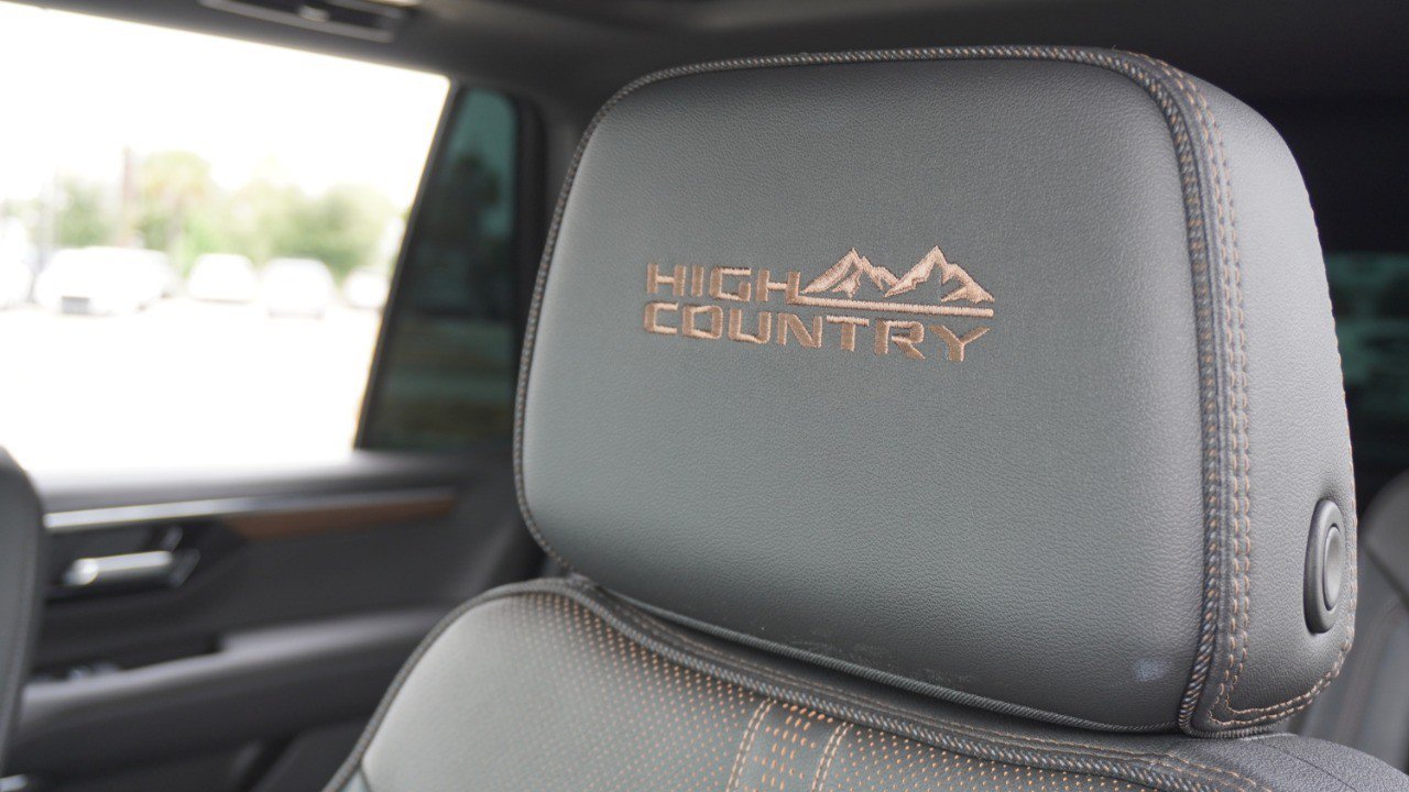 Used 2025 Chevrolet Tahoe High Country AWD/4WD image 27