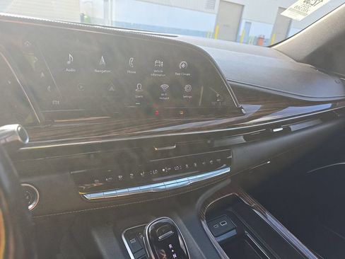 Used 2021 Cadillac Escalade Premium Luxury w/ Performance Package AWD/4WD image 18