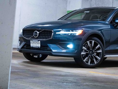 New 2026 Volvo V60 B5 Cross Country Ultra w/ Climate Package AWD/4WD image 2